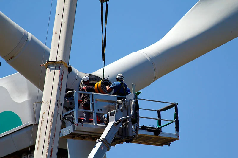 El servicio técnico de una turbina eólica requiere soluciones de terminación inteligentes y sencillas